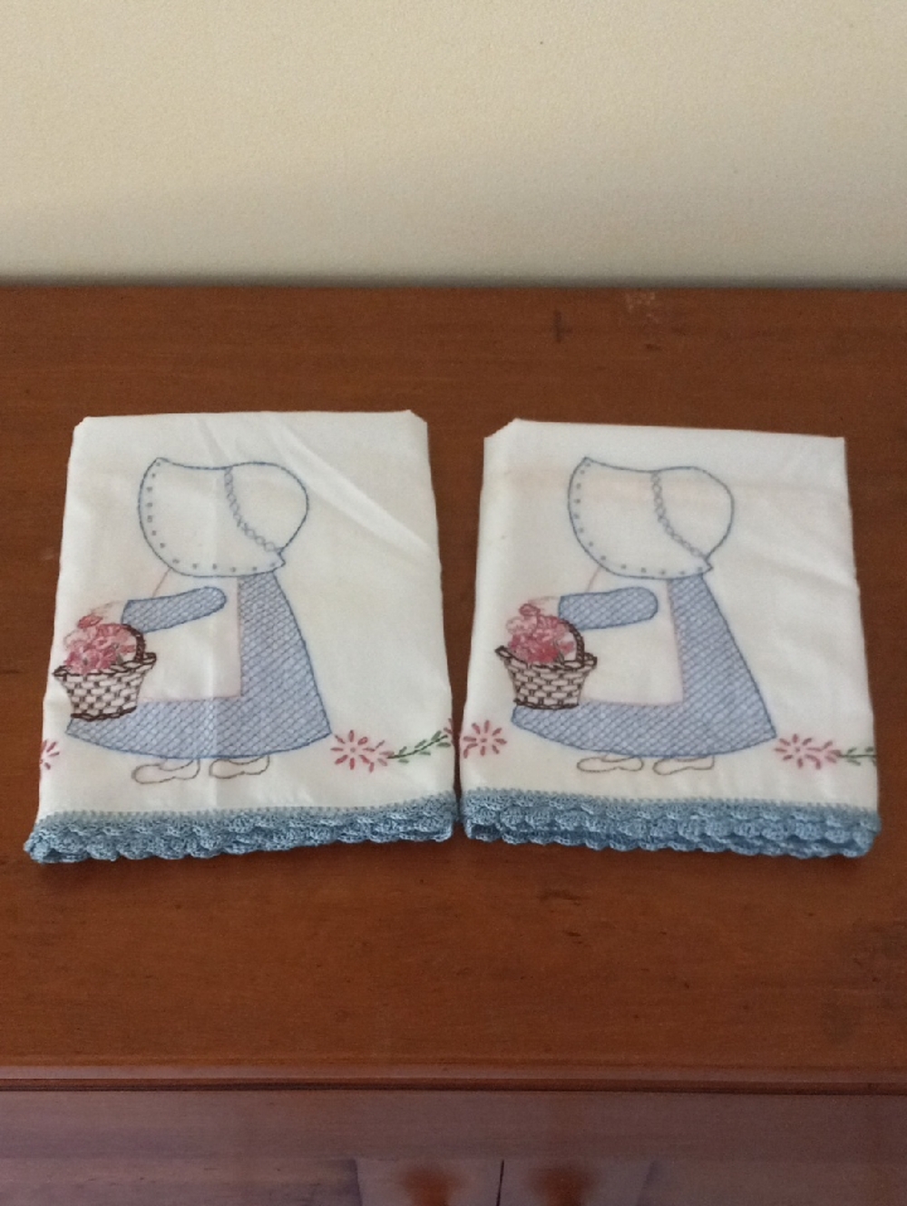 Vintage Hand-Embroidered Linen Pillowcase Set Queen Size